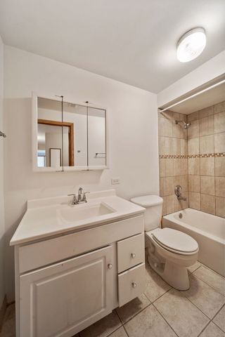 5841 W Lawrence Avenue 2NE, Chicago, IL 60630