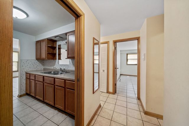 5841 W Lawrence Avenue 2NE, Chicago, IL 60630