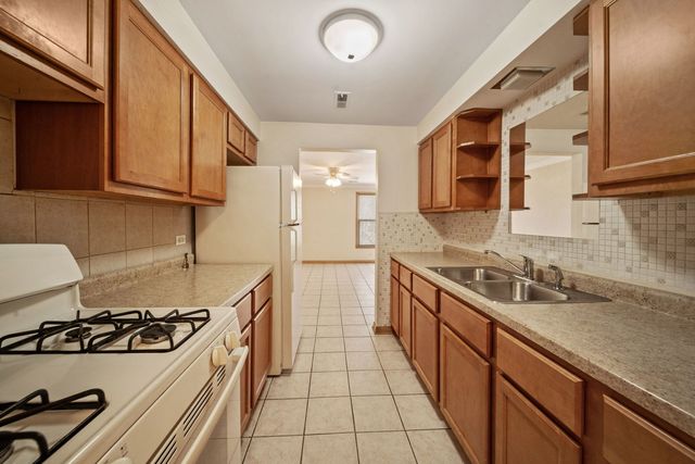 5841 W Lawrence Avenue 2NE, Chicago, IL 60630