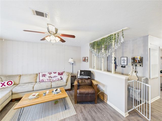 2201-03 Crest, College Station, TX 77840