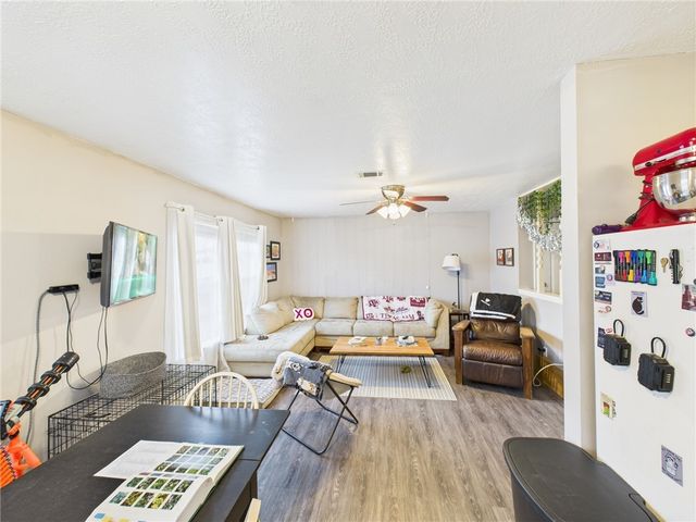 2201-03 Crest, College Station, TX 77840