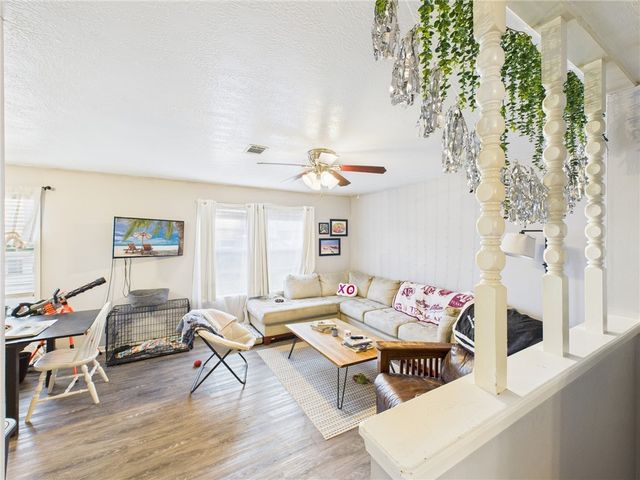 2201-03 Crest, College Station, TX 77840