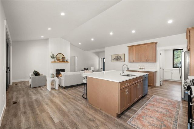 3402 E Yearling Rd, Chattaroy, WA 99003