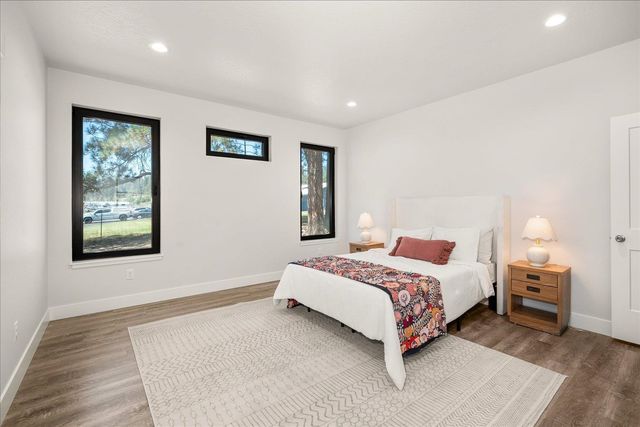 3402 E Yearling Rd, Chattaroy, WA 99003