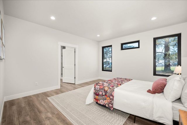 3402 E Yearling Rd, Chattaroy, WA 99003