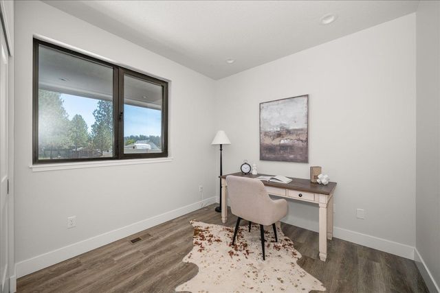 3402 E Yearling Rd, Chattaroy, WA 99003