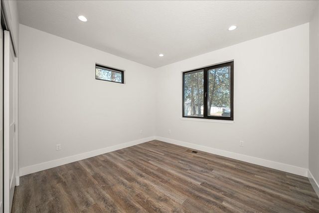 3402 E Yearling Rd, Chattaroy, WA 99003
