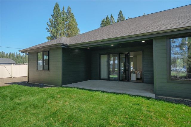 3402 E Yearling Rd, Chattaroy, WA 99003