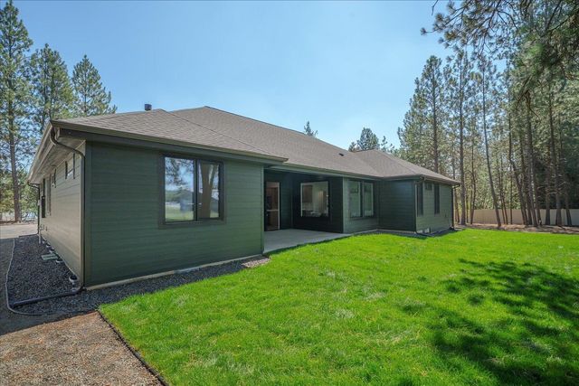 3402 E Yearling Rd, Chattaroy, WA 99003