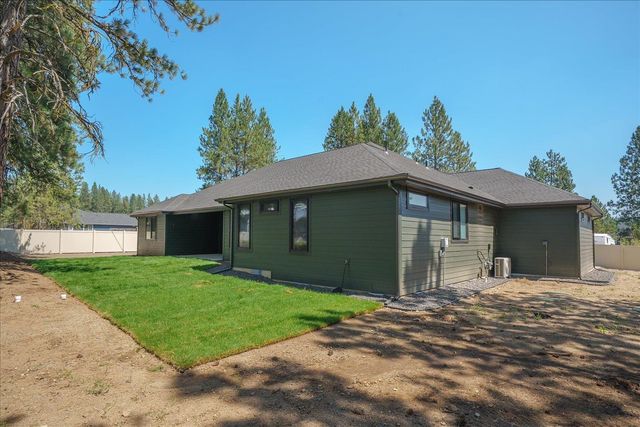 3402 E Yearling Rd, Chattaroy, WA 99003