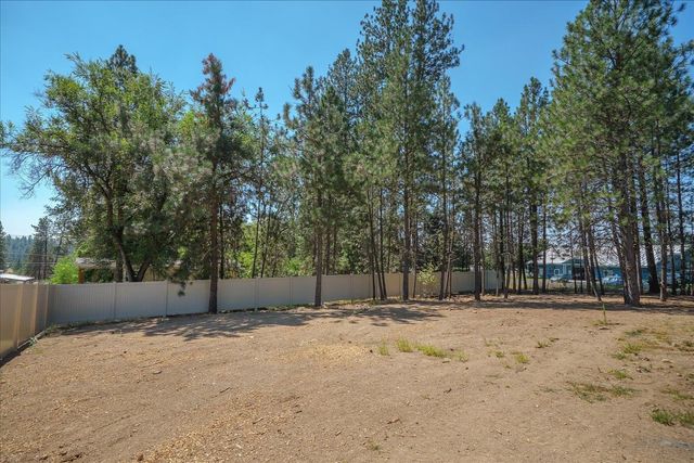 3402 E Yearling Rd, Chattaroy, WA 99003