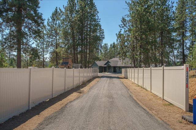 3402 E Yearling Rd, Chattaroy, WA 99003