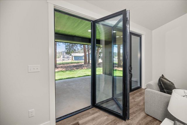 3402 E Yearling Rd, Chattaroy, WA 99003