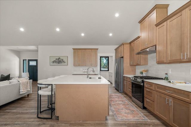 3402 E Yearling Rd, Chattaroy, WA 99003