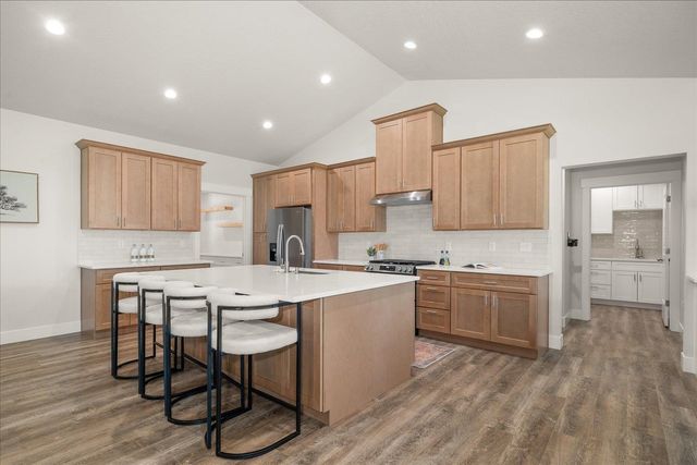 3402 E Yearling Rd, Chattaroy, WA 99003