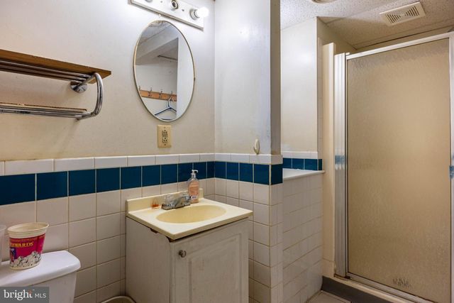 109 LONG LN, Upper Darby, PA 19082