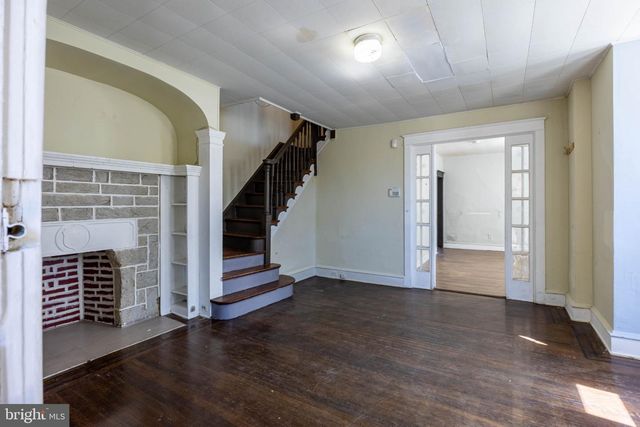 109 LONG LN, Upper Darby, PA 19082