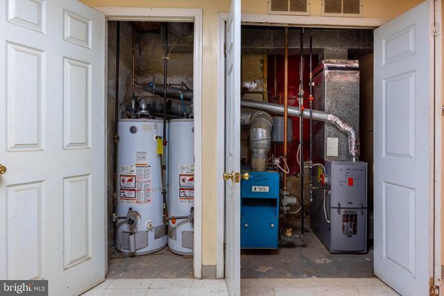 109 LONG LN, Upper Darby, PA 19082