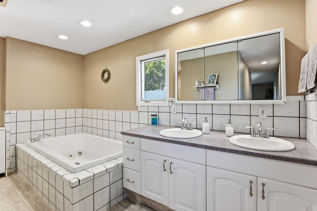 765 E Main Street, Anoka, MN 55303