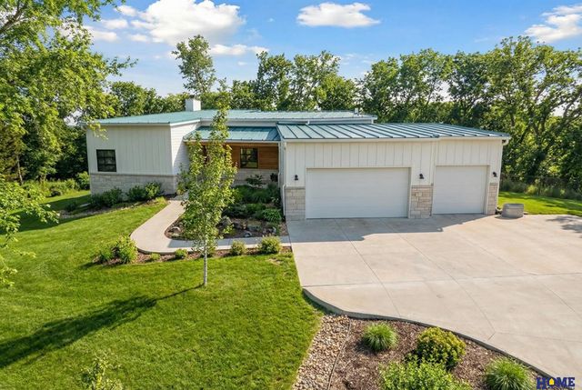 8440 Raven Drive, Louisville, NE 68037
