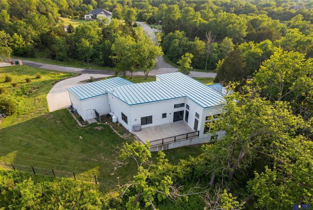 8440 Raven Drive, Louisville, NE 68037