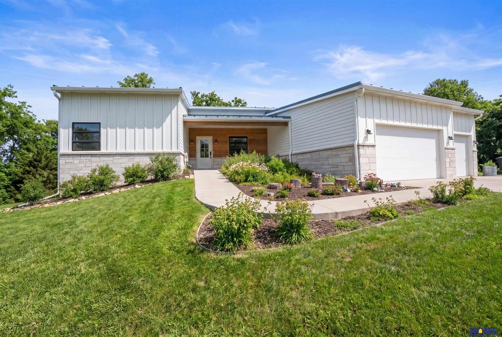 8440 Raven Drive, Louisville, NE 68037