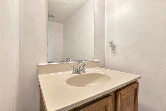 5480 Shannon Square Drive, Canal Winchester, OH 43110
