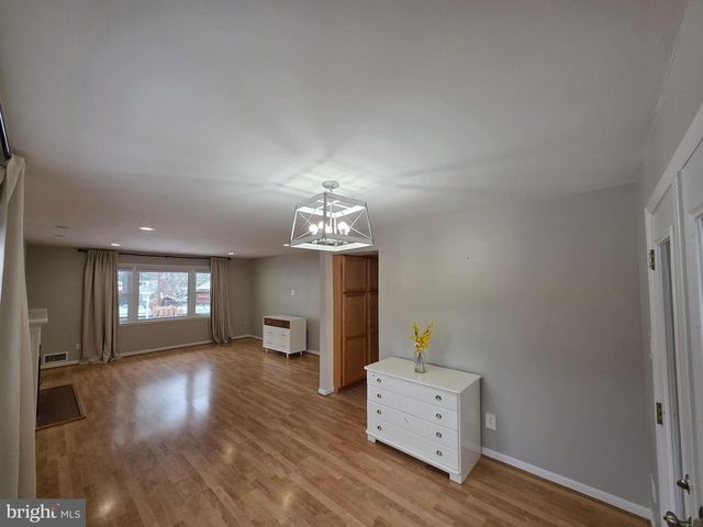 8140 DRAYTON LN, Springfield, VA 22151