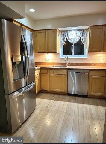 8140 DRAYTON LN, Springfield, VA 22151