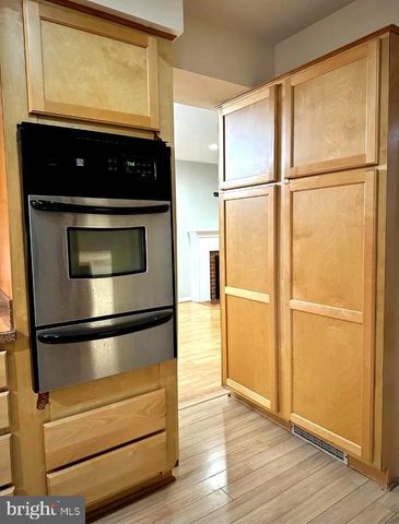 8140 DRAYTON LN, Springfield, VA 22151