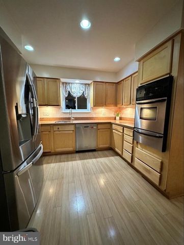 8140 DRAYTON LN, Springfield, VA 22151