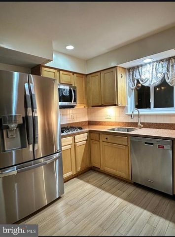 8140 DRAYTON LN, Springfield, VA 22151