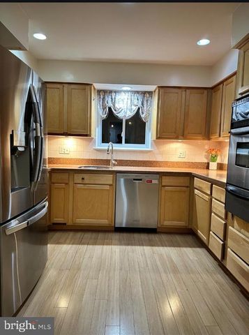 8140 DRAYTON LN, Springfield, VA 22151