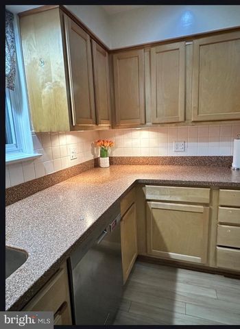 8140 DRAYTON LN, Springfield, VA 22151