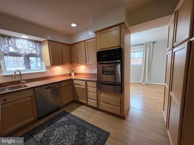 8140 DRAYTON LN, Springfield, VA 22151