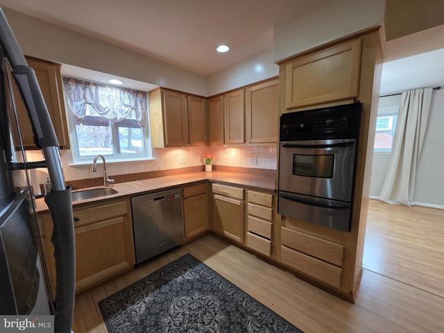 8140 DRAYTON LN, Springfield, VA 22151