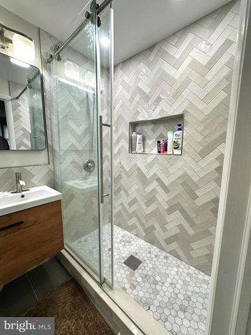 8140 DRAYTON LN, Springfield, VA 22151