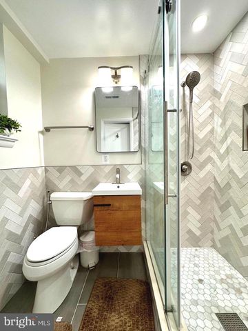 8140 DRAYTON LN, Springfield, VA 22151