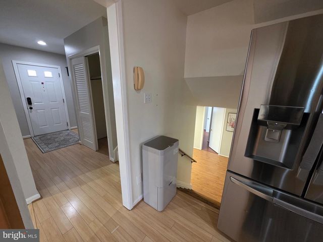 8140 DRAYTON LN, Springfield, VA 22151