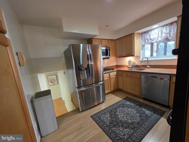 8140 DRAYTON LN, Springfield, VA 22151