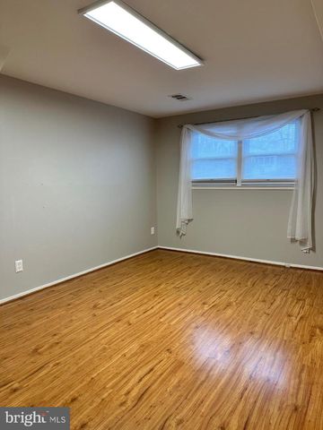 8140 DRAYTON LN, Springfield, VA 22151