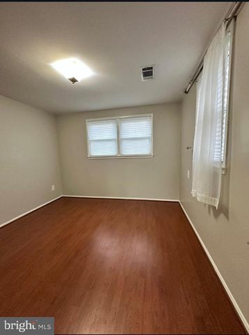 8140 DRAYTON LN, Springfield, VA 22151