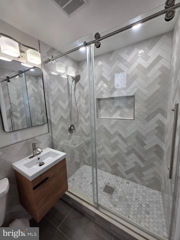 8140 DRAYTON LN, Springfield, VA 22151