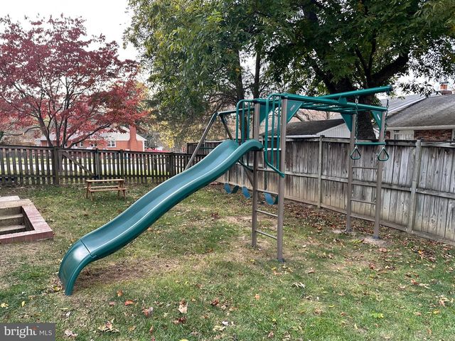 8140 DRAYTON LN, Springfield, VA 22151