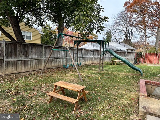 8140 DRAYTON LN, Springfield, VA 22151