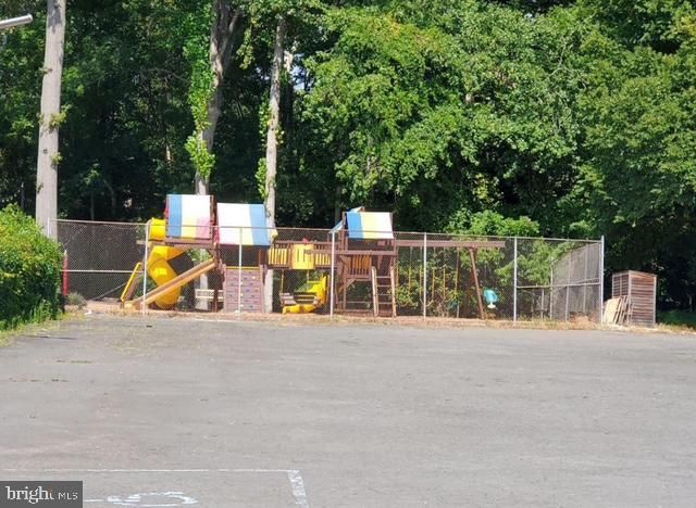 8140 DRAYTON LN, Springfield, VA 22151