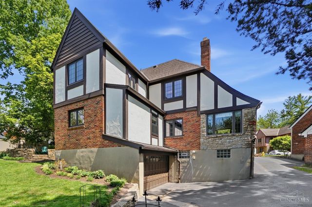 3200 Grischy Lane, Cincinnati, OH 45208