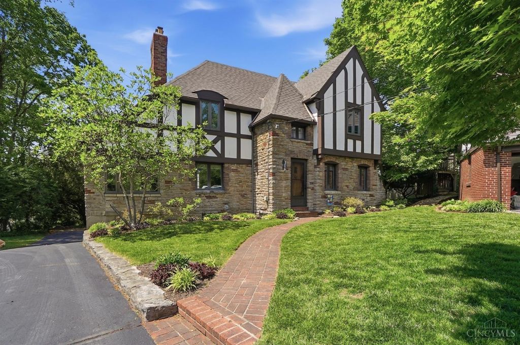 3200 Grischy Lane, Cincinnati, OH 45208