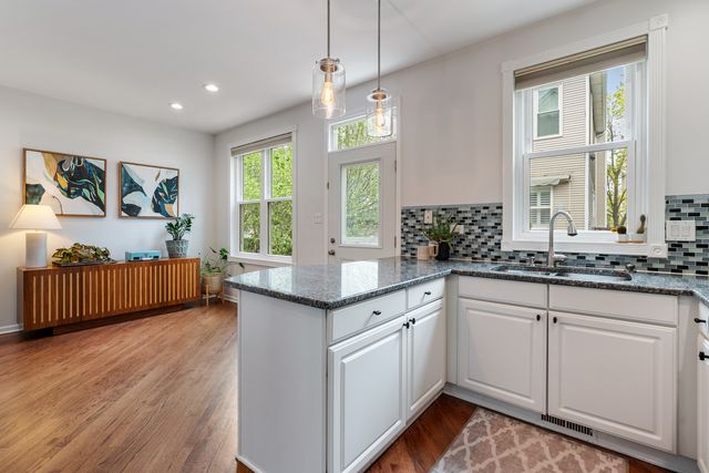 2839 N WOLCOTT Avenue, Chicago, IL 60657