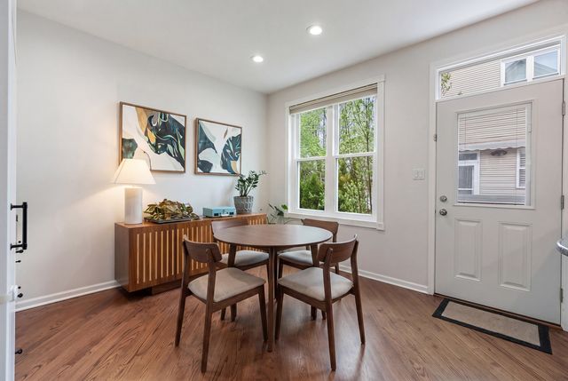 2839 N WOLCOTT Avenue, Chicago, IL 60657
